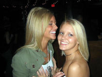 Naked at a party sorgusuna